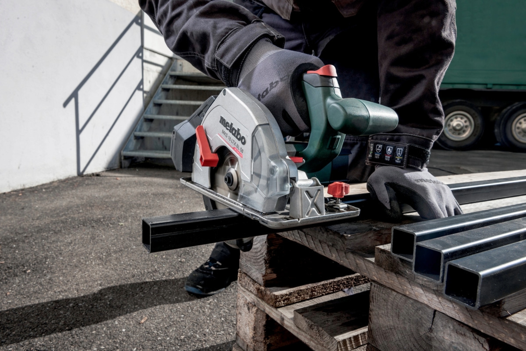 Metabo 18V Brushless Metal Cutting Circular Saw - Bare Tool 2 Metabo 18V Brushless Metal Cutting Circular Saw - Bare Tool - Image 2